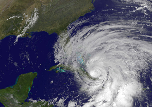 Potente huracán Sandy sobre Cuba